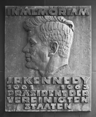 THe JFK  memorial plaque in Munich, Germany