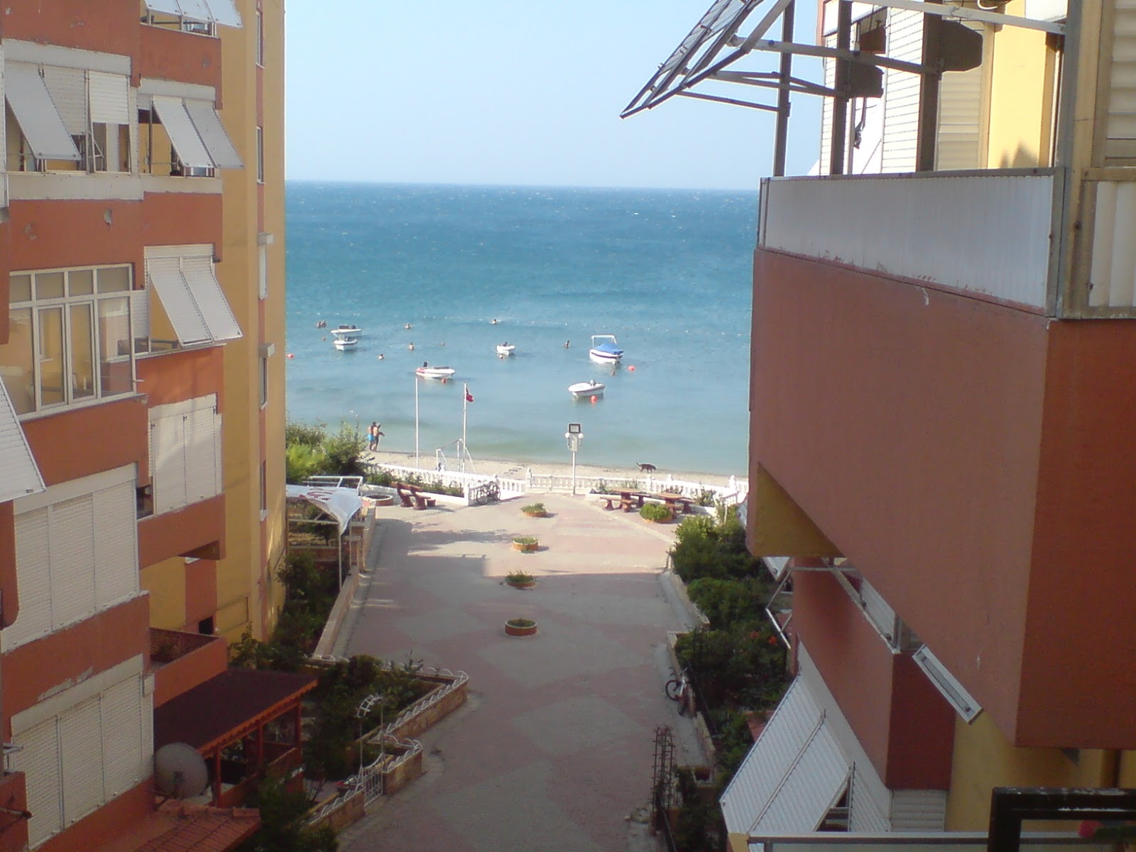 ÇİÇEKLERİM: SAHİBİNDEN KUMBURGAZ DA KİRALIK, DENİZE SIFIR SİTEDE