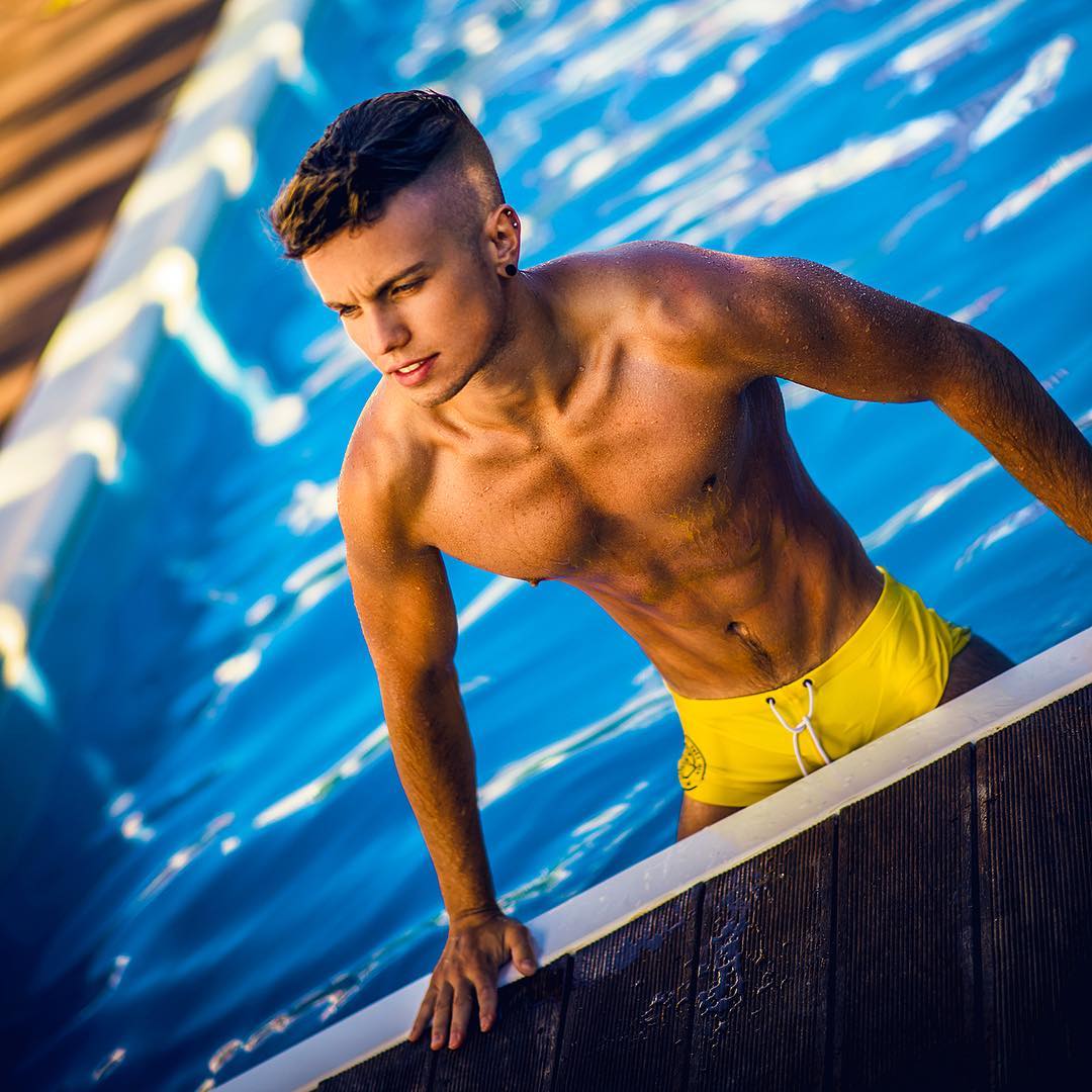Beauty and Body of Male : Adam Jakubowski (@ladyjakubowsky) on Instagram 2.