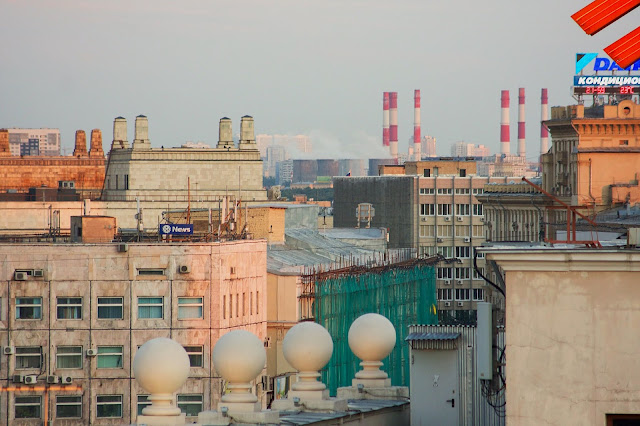 вид с крыши жилого дома на Новинском бульваре в сторону Новых Черёмушек, ТЭЦ-20 «Мосэнерго»