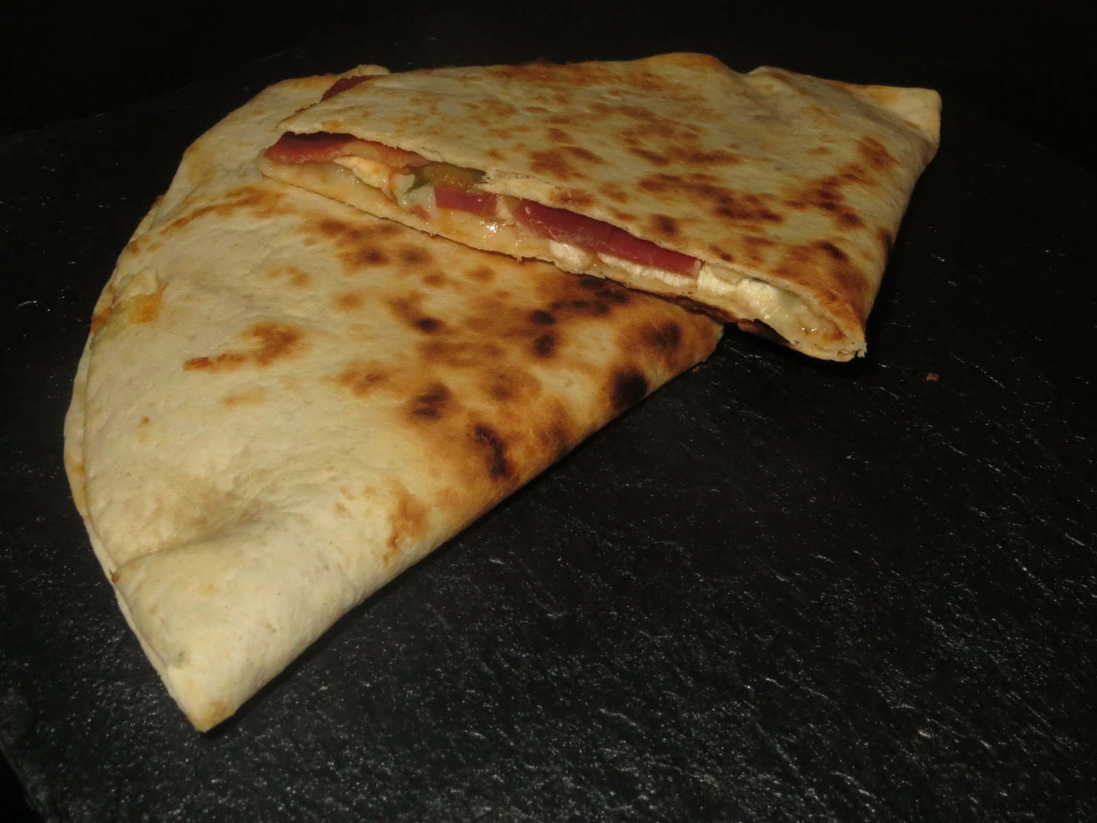 La cuchara en la maleta QUESADILLA DE JAMÓN SERRANO Y QUESO DE CABRA