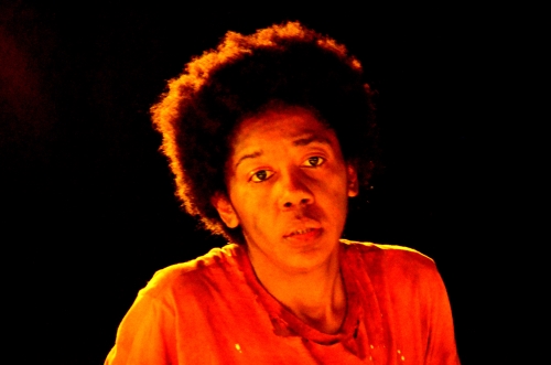 A atriz Jullya Graciela interpreta a personagem "Biscoito" Foto Joaquim Dantas