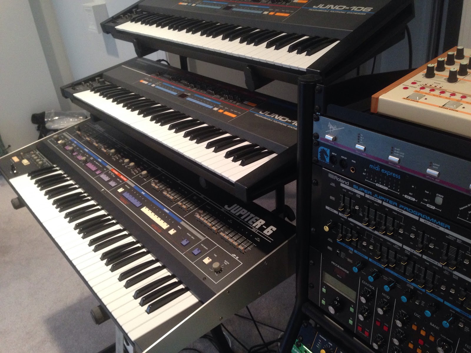 Keyboard synthesizer repair image