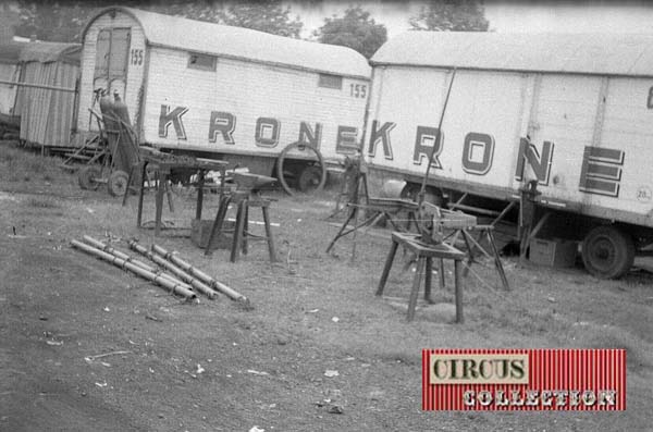 1965 roulottes et forges du cirque Krone 