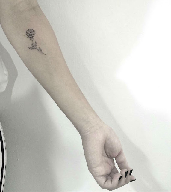Mini tatuagens de flores para as mulheres Mini tatuagens de flores para as mulheres