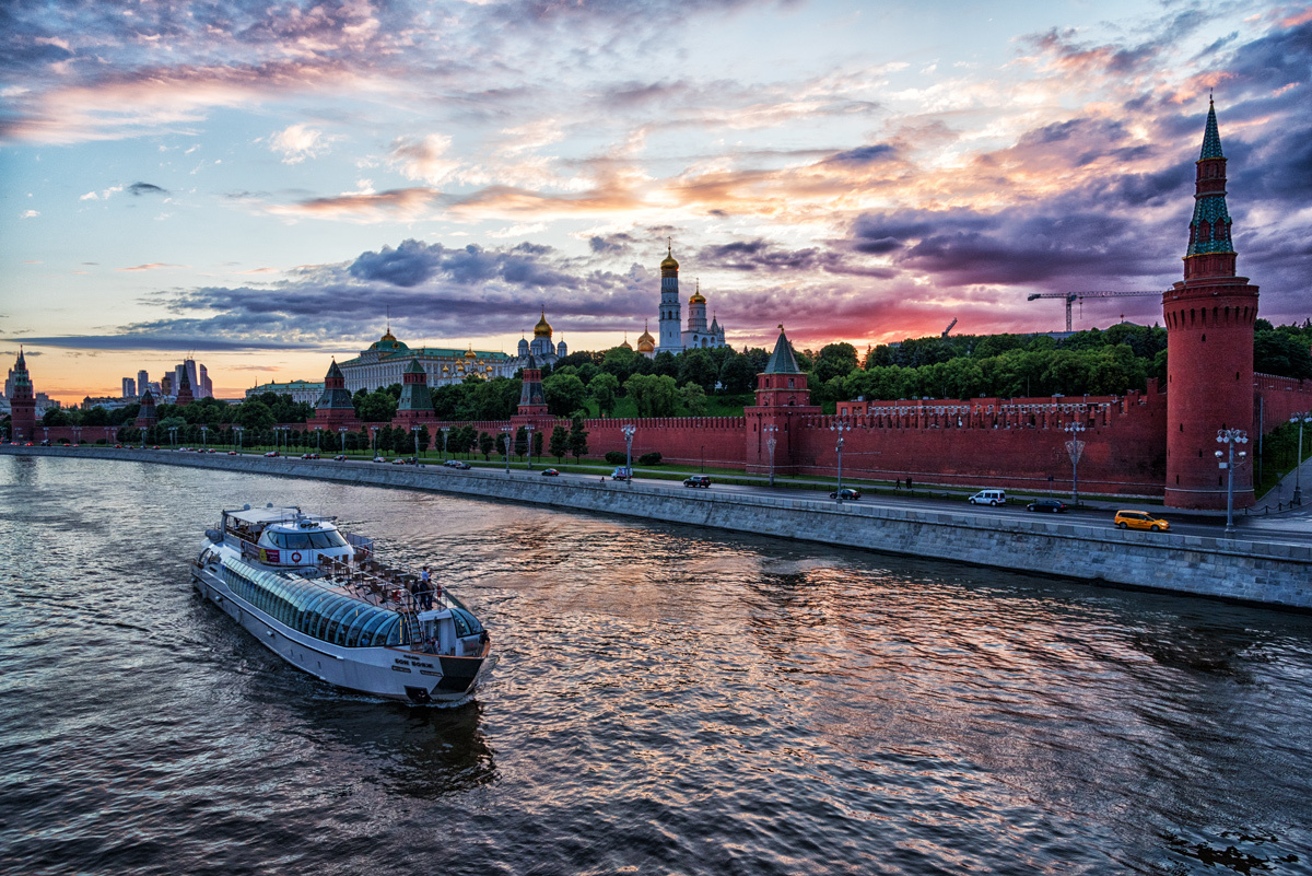 Реки москвы 2 класс. Реки Москвы. Москва река летом. Экскурсия золотой остров. Речная прогулка вокруг золотого острова.