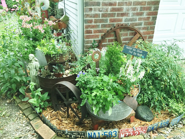 Summer Sundays: Linda's wonderful garden in LaRussell, MO.....