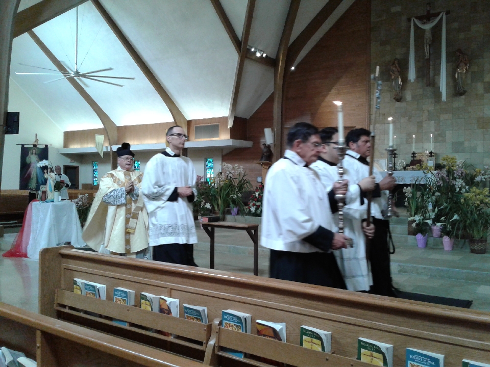 The Brothers of the Little Oratory in San Diego: Images of Mass of the ...