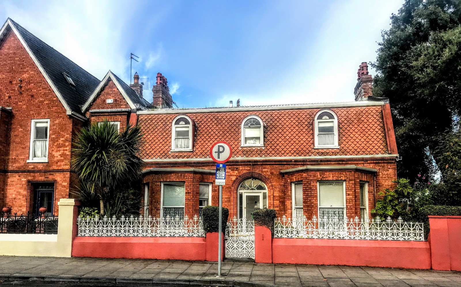 stringcourse definition Architecture Dictionary