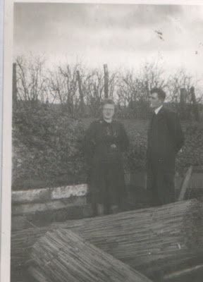 Opa en oma Bosman op de kwekerij