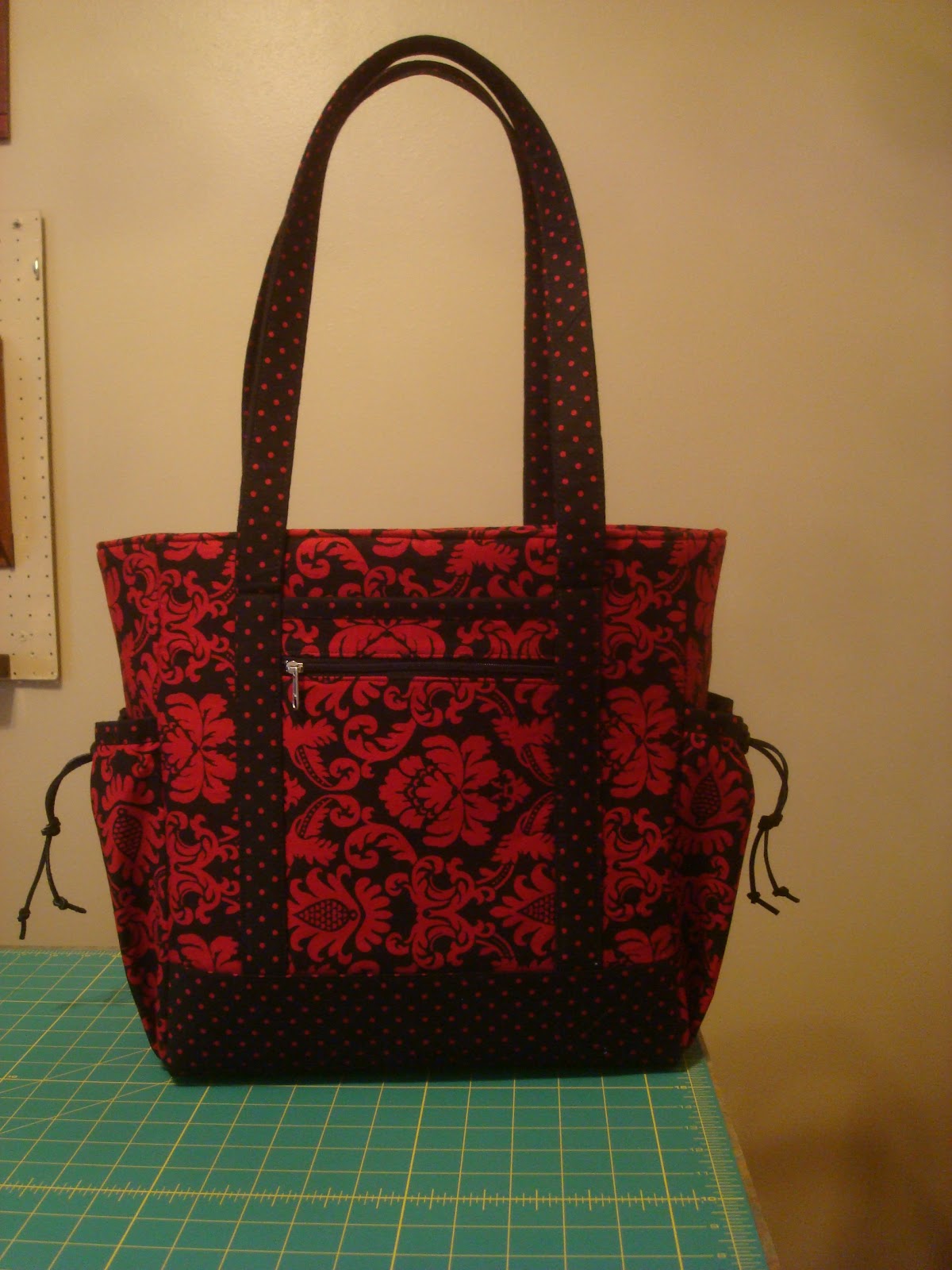 Because I say sew ;) : My new Travel Bag!