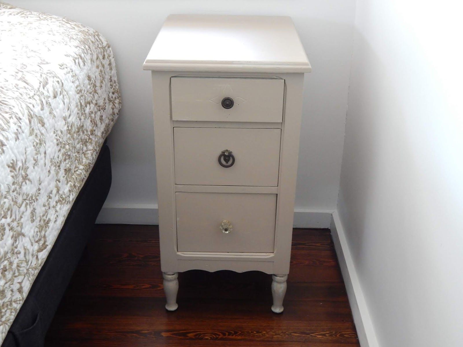 Saturdays Vintage Finds Bedside Tables Furniture Redo