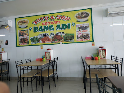 makan di soto dan sop betawi bang adi