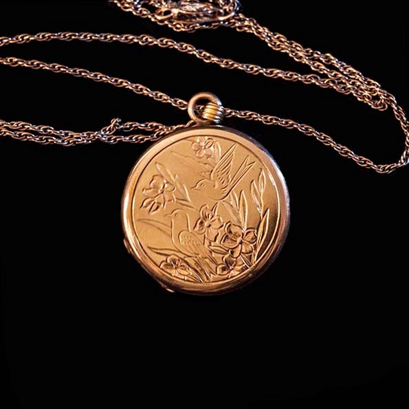 1950's Gold wash Locket wit birds and flowers, 20 inch chain