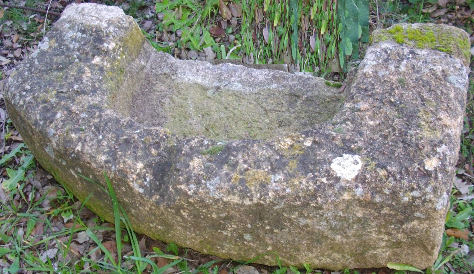 ancien évier en pierre taillée vasque bac pile auge