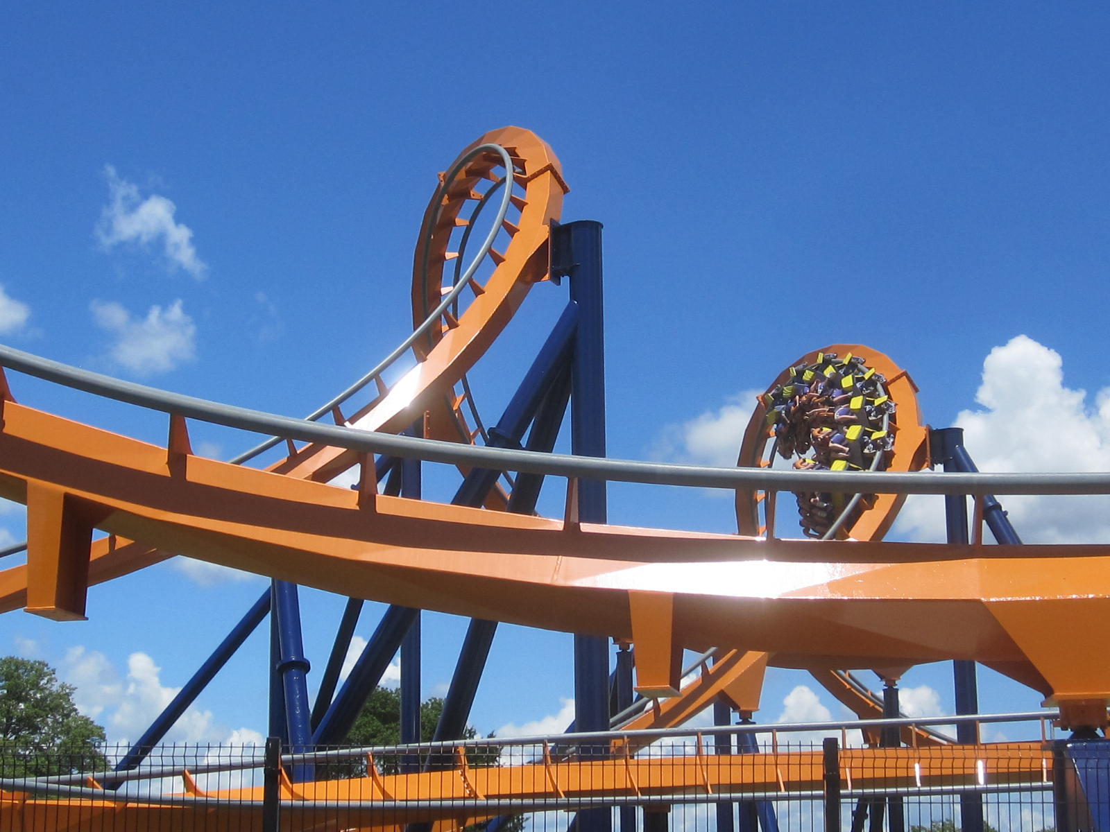 Bobbie's Roller Coaster And Theme Park Reviews: DOMINATOR