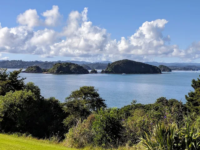 Auckland to Paihia: Scenic view in the Bay of Islands New Zealand