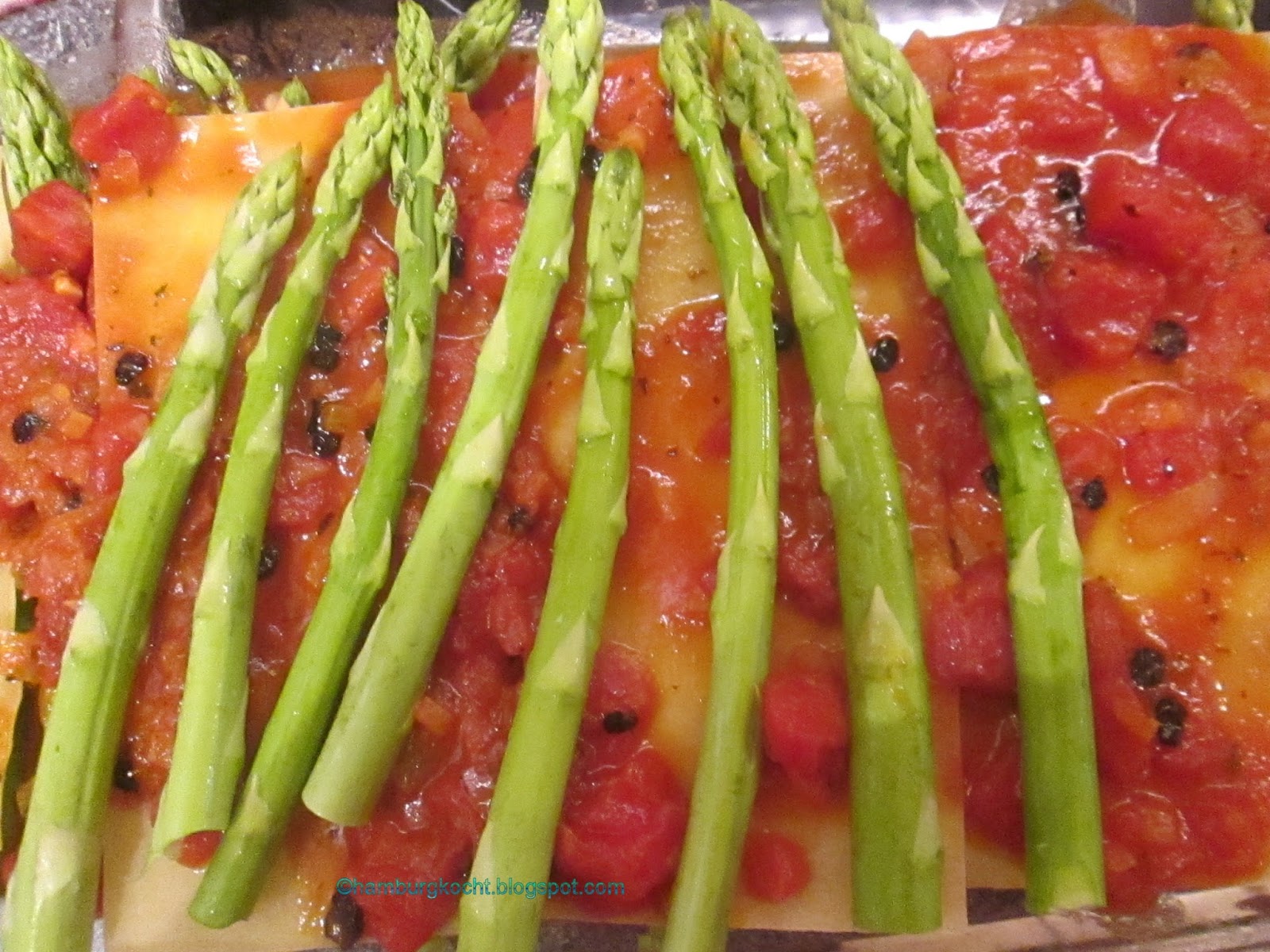 Hamburg kocht!: Vegetarische Lasagne mit grünem Spargel und Tomaten
