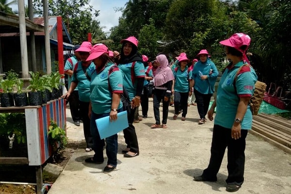 Tim Penggerak PKK Sekadau Tinjau Dasa Wisma di Kampung Hatinya PKK Tim Penggerak PKK Sekadau Tinjau Dasa Wisma di Kampung Hatinya PKK