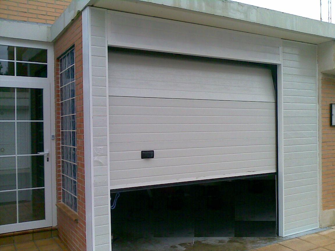 METALICAS ANUGAR S.C.: Puertas De Garaje