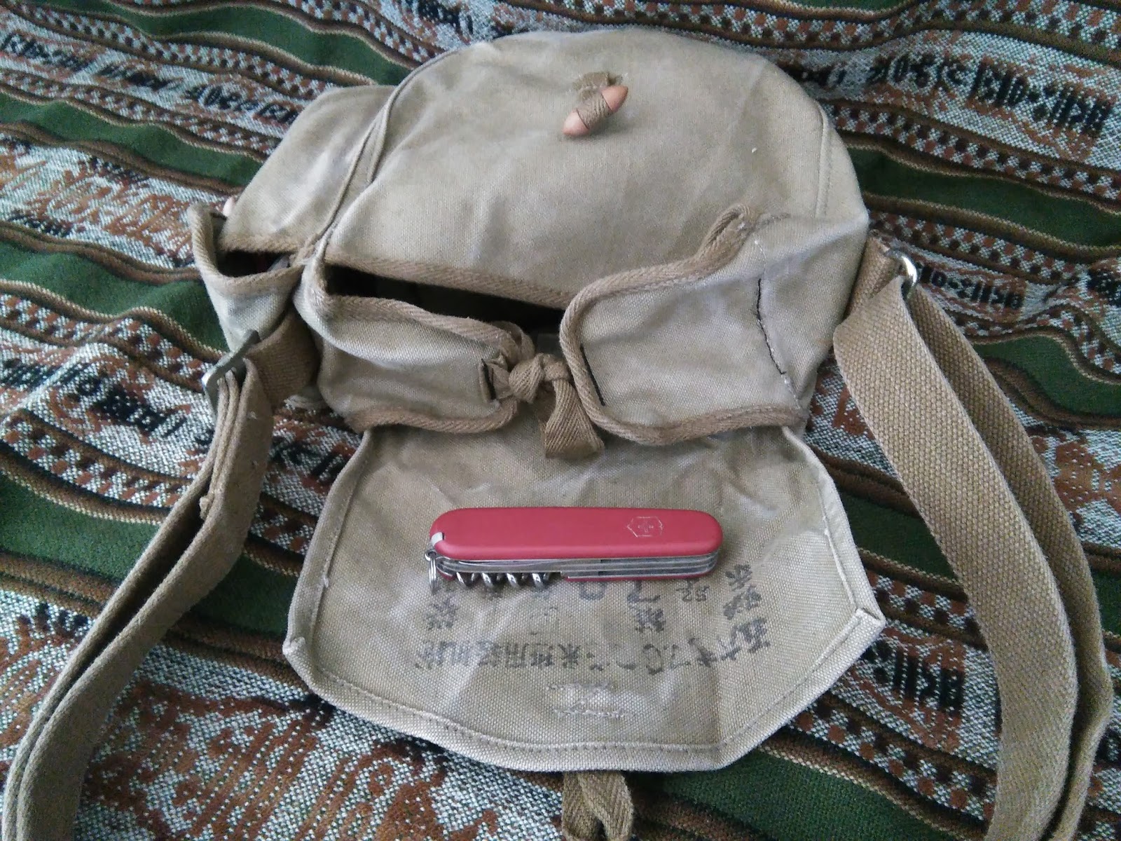 Playing with the chinese AK47 drum magazine pouch/haversack