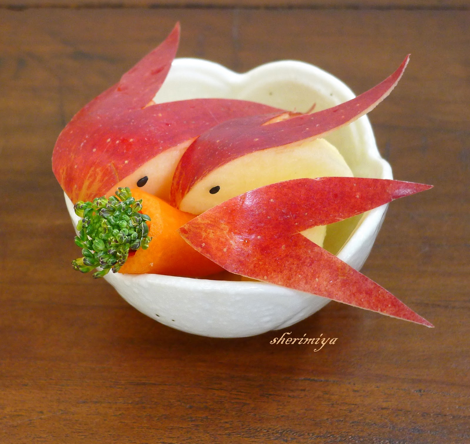 Happy Little Bento: Bear Friends Bento and Apple Bunnies
