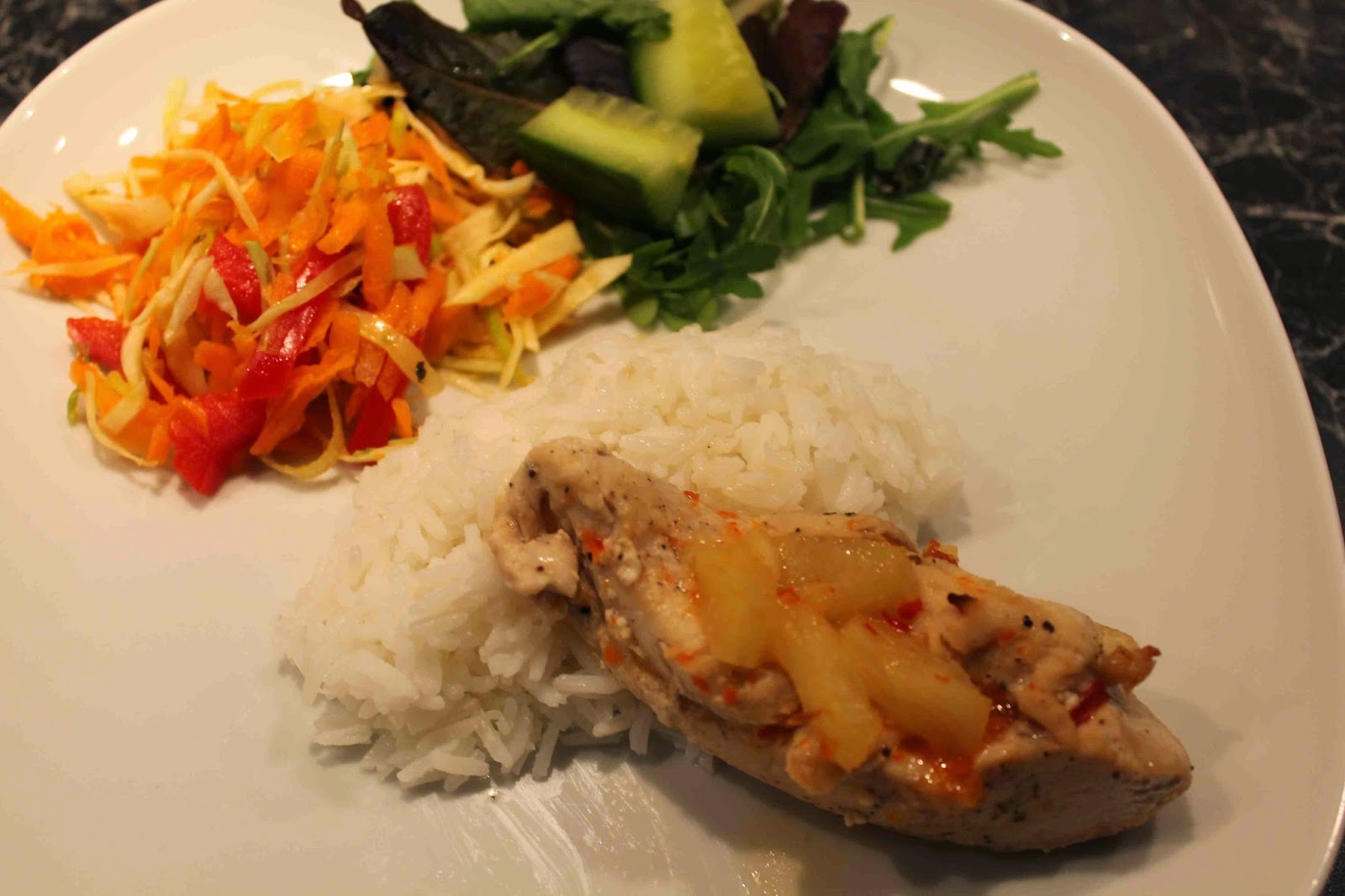 Få lite Matro Kyckling med ananas och chili VV