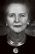 Margaret Thatcher (1925-2013). En el primer aspecto se podría sintetizar que . mt