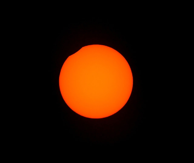 eclipse solar parcial registrado em Melbourne, na Australia, quando 2,3 por cento do disco solar foi abocanhado pela Lua - PAUL D. MALEY
