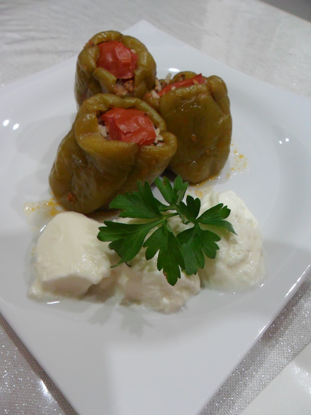 Beyaz Mutfak ETLİ BİBER DOLMASI