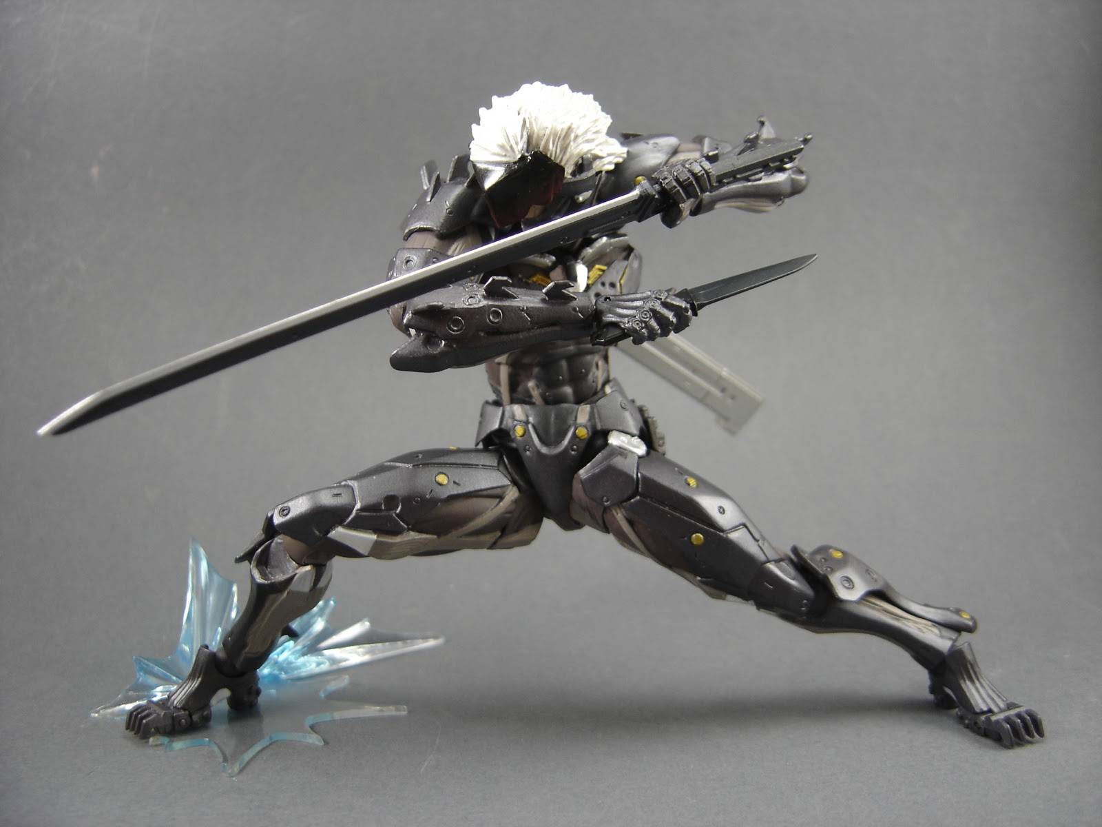 You can really do a lot with this revoltech action figure