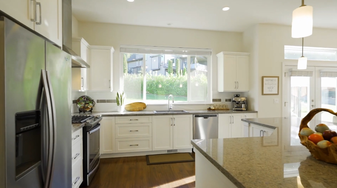 25 Interior Design Photos vs. 25340 Bosonworth Ave, Maple Ridge, BC Luxury Home Tour