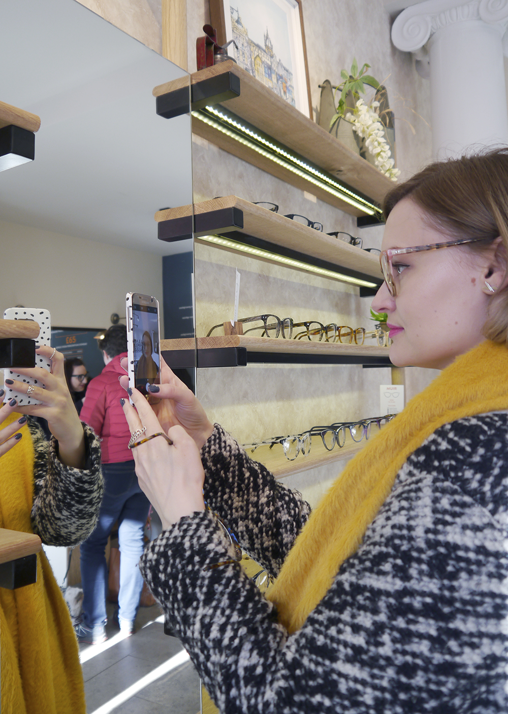 Scottish bloggers Wardrobe Conversations share their top tips for shopping for spectacles