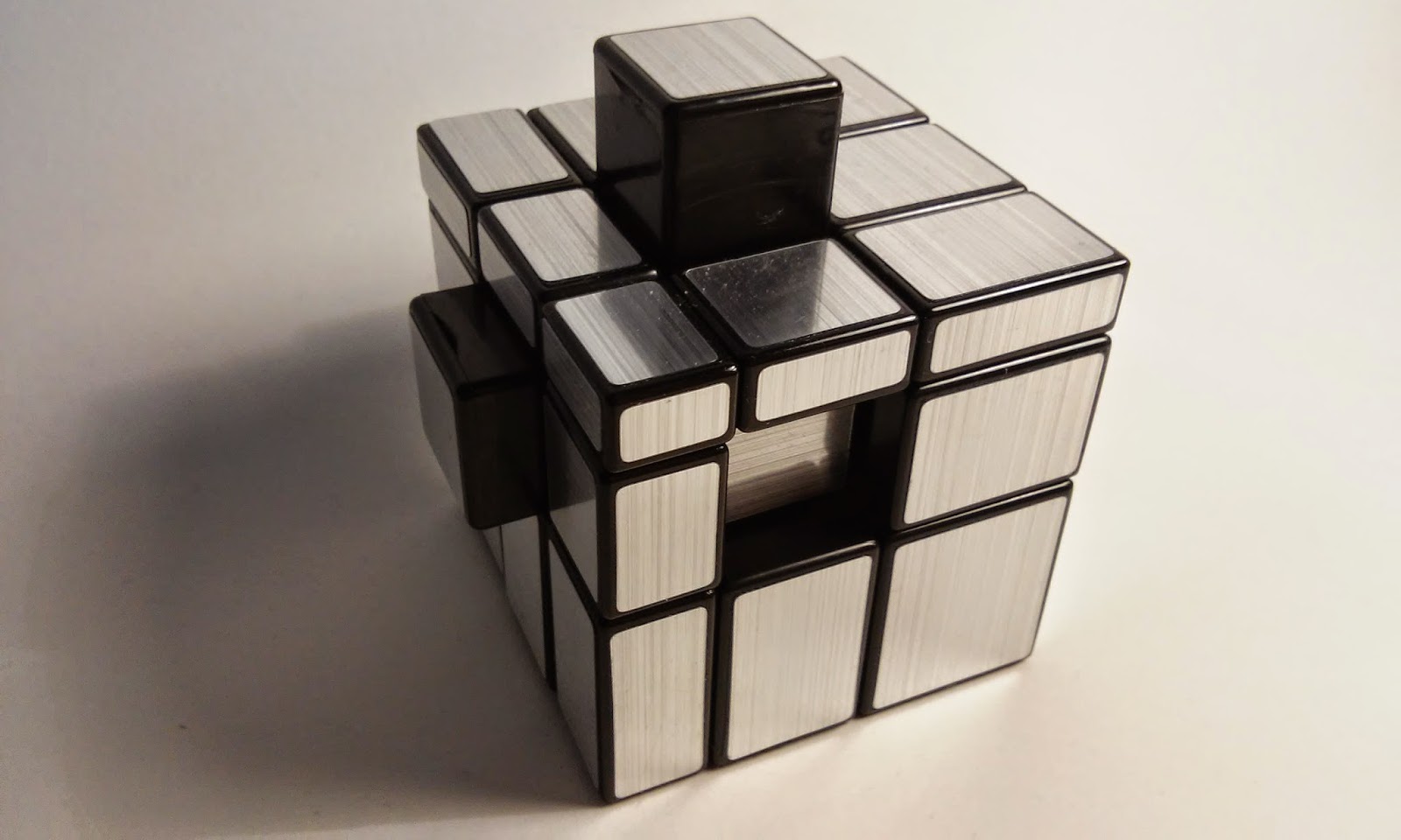 Cube под. Миррор Кьюб. Зеркальный куб. Зеркальные Кубы. Металлический зеркальный куб 3d.