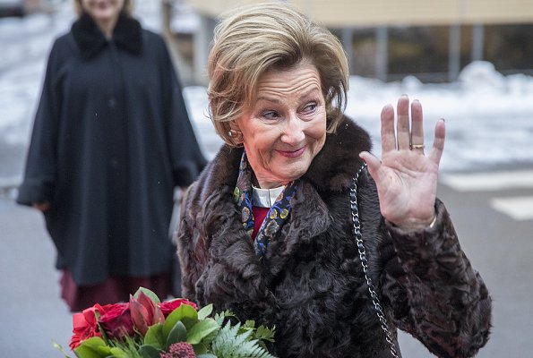 Queen Sonja of Norway made a Christmas visit to the Children's Centre of Oslo University Hospital