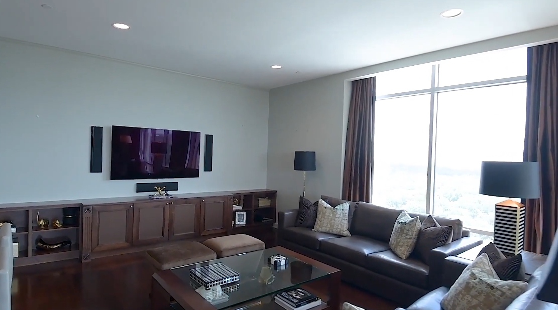 Tour 4242 Broadway, San Antonio vs. 27 Interior Design Photos
