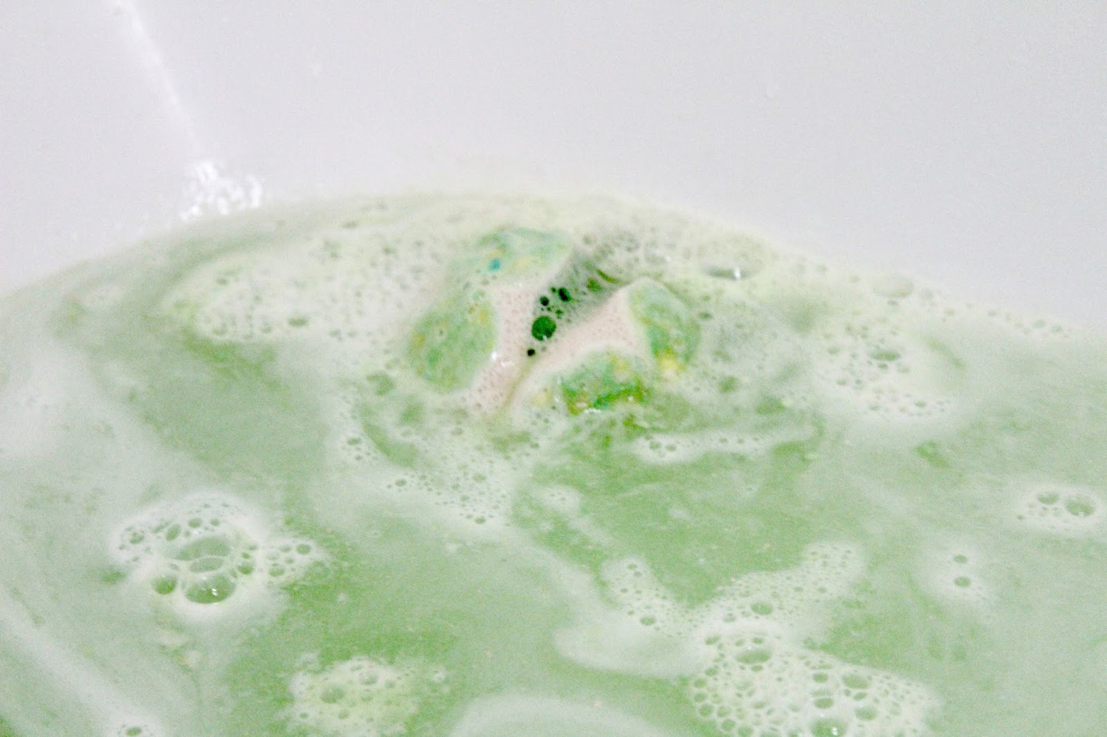 LUSH Green Coconut Jelly Bath Bomb Alice Anne