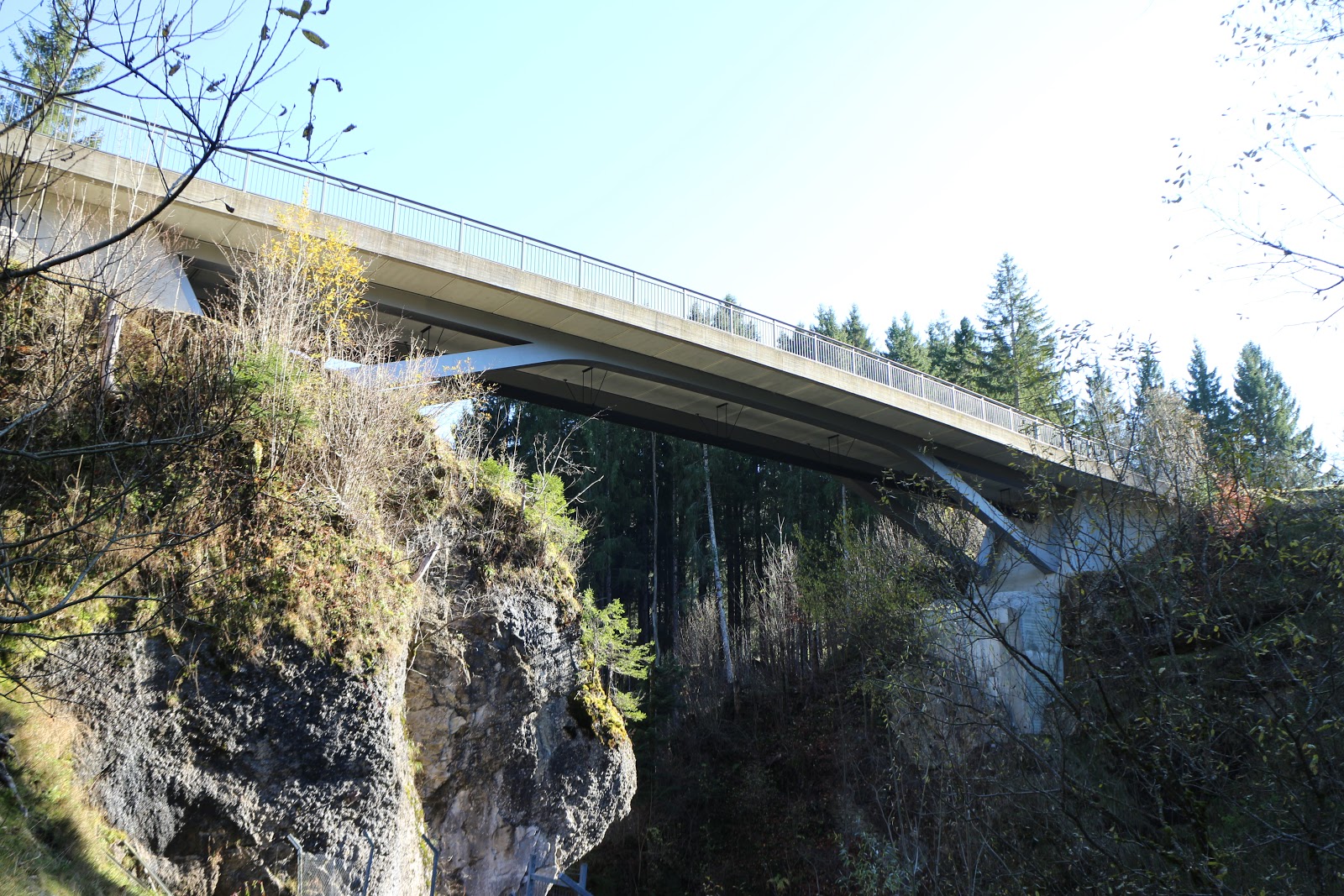 ドクター・シュッツ・インジェニアの橋 ホーフェ橋 スパン35メートルからのデザイン・ブログ