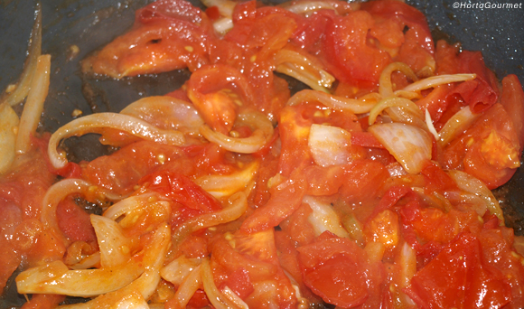 Tomate y cebolla en la sartén HortoGourmet