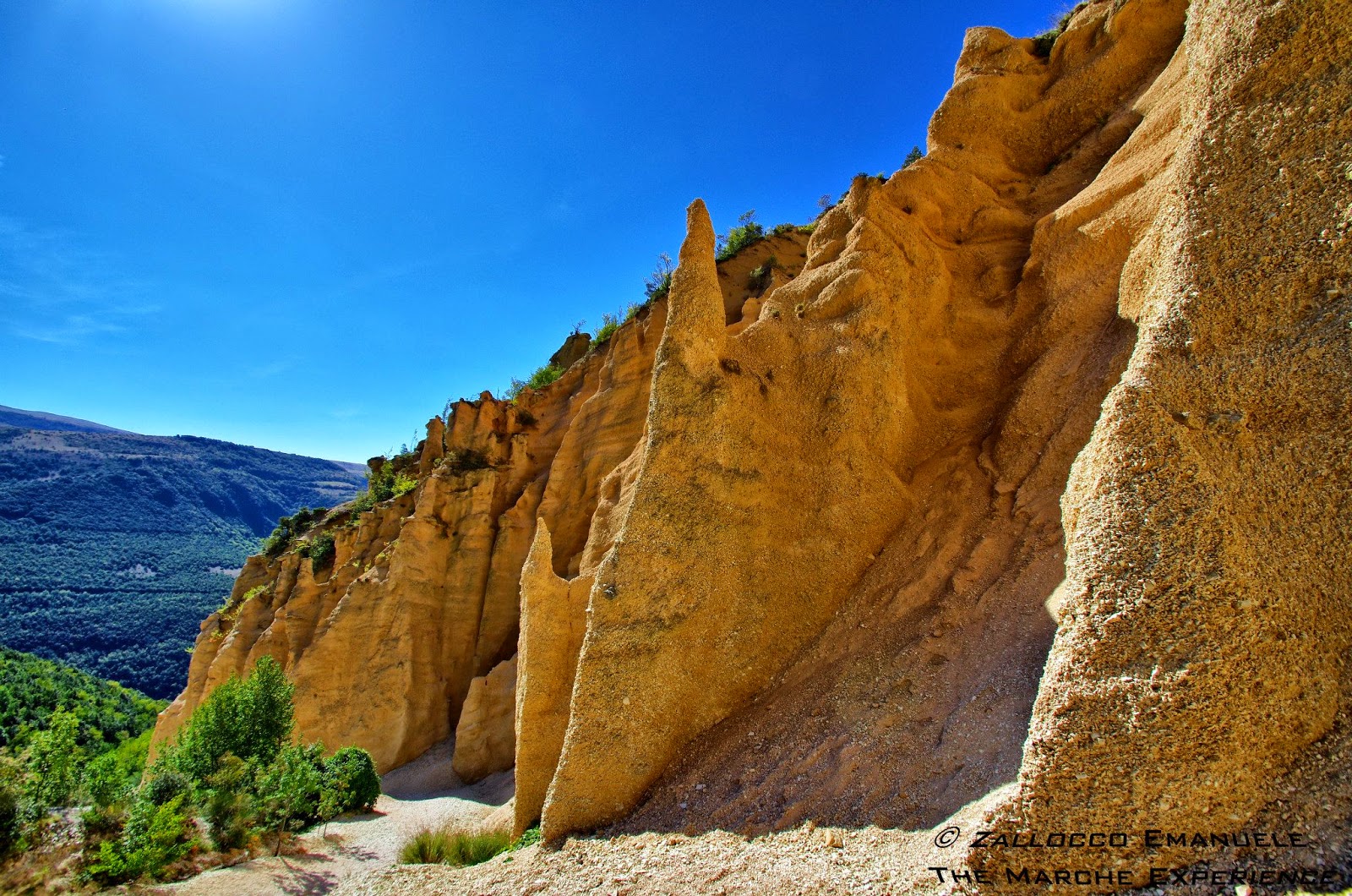 IL GRAN CANYON DELLE MARCHE LE LAME ROSSE THE MARCHE EXPERIENCE IL GRAN CANYON DELLE MARCHE LE LAME ROSSE THE MARCHE EXPERIENCE