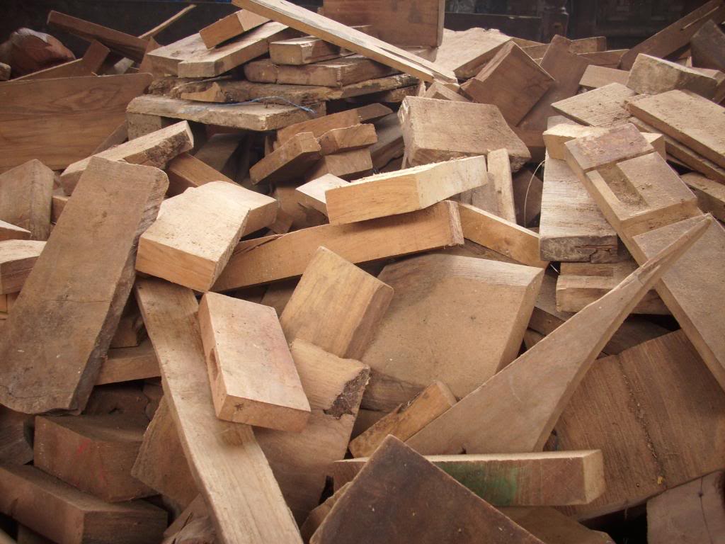 BAKUL MEBEL  Pemanfaatan limbah  kayu 