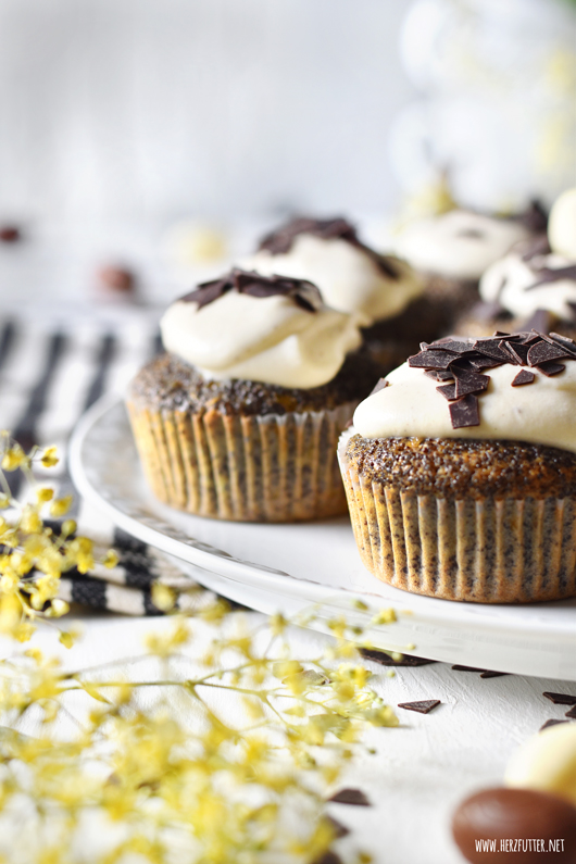 Herzfutter | Food-Blog : Eierlikör-Cupcakes mit Mohn und Mandarinen