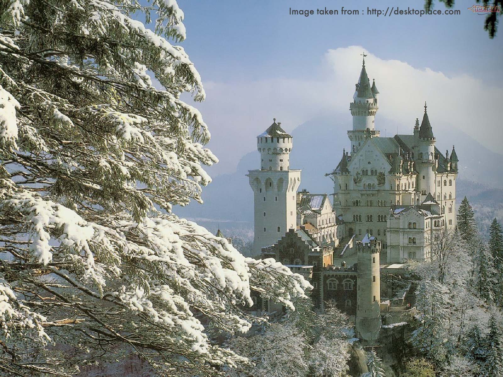 Обои на стол замки. Замок Нойшванштайн Бавария Германия. Замок Нойшванштайн («новый Лебединый Утес») в Германии;. Замок Вайнштейн Бавария. Замок в Германии Нойшванштайн зимой.