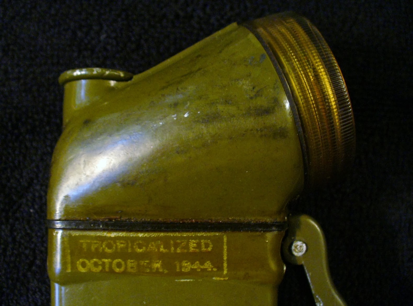 Webbingbabel: US Army WW2 Hand Energized Flashlight - DACO Lite