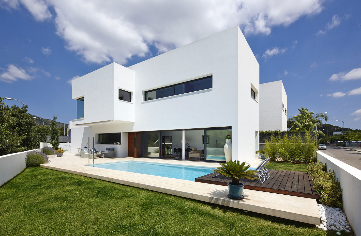 Minimalist Home Design with Small Dining Area | Home Design and Decoration