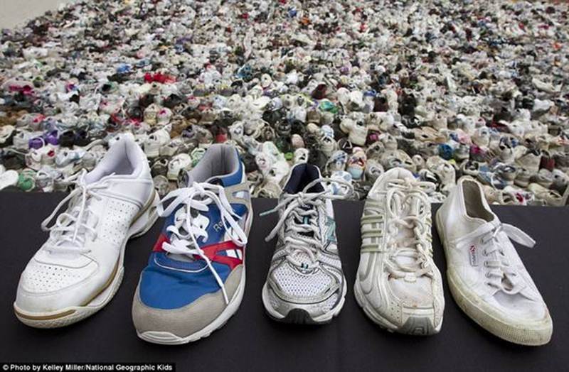 Get FuN Here: More Than 16,000 Pairs of Shoes Lined Up Together in Huge ...