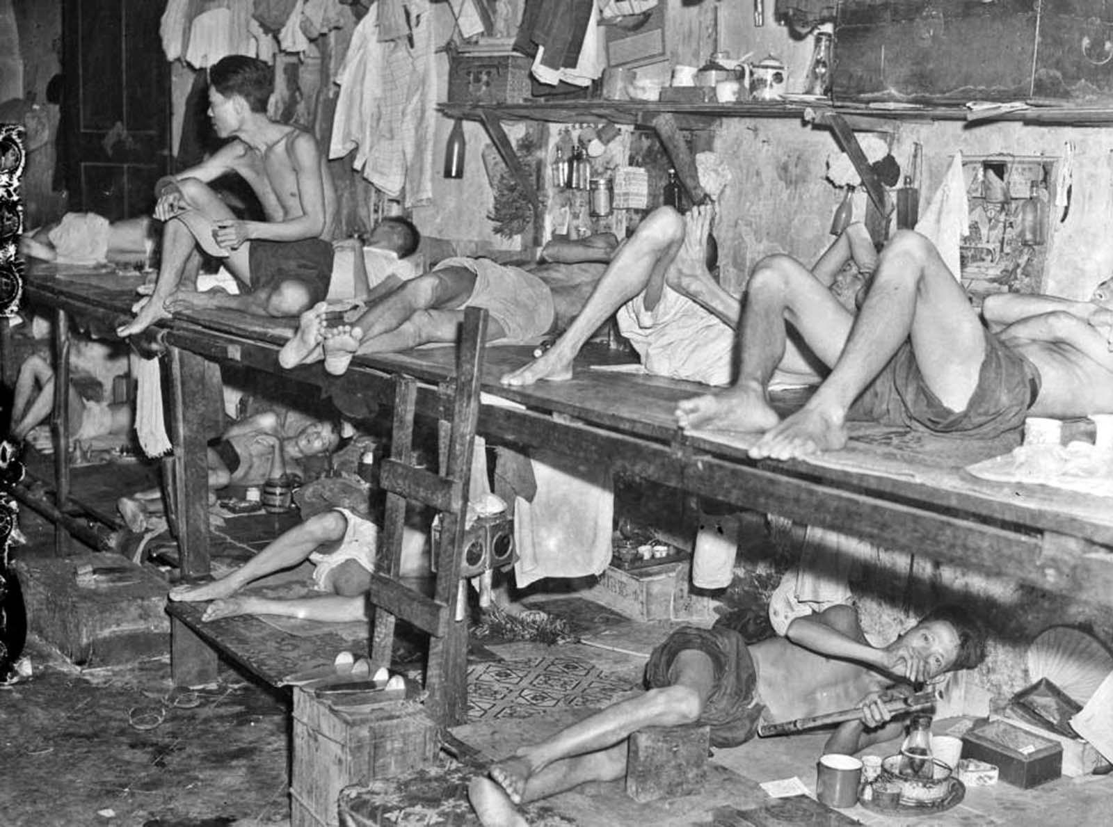 Pictures Of An Opium Den In Singapore In 1941 Vintage Everyday