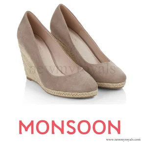 Kate Middleton wore Monsoon Fleur wedges