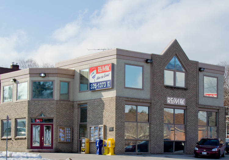 The Remax Realty Office located in downtown Orillia, across from the Metro.