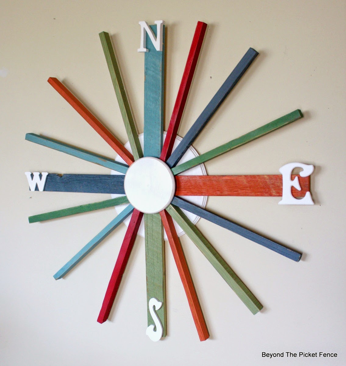 paint, reclaimed wood, wreath, compass, beyond the picket fence, http://bec4-beyondthepicketfence.blogspot.com/2015/04/compass.html